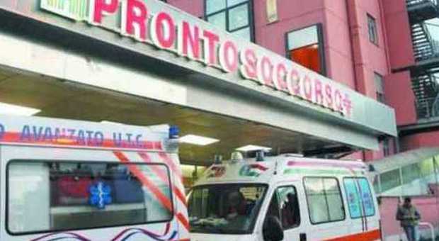 Policlinico Casilino, cade dalla barella al pronto soccorso: grave un'anziana