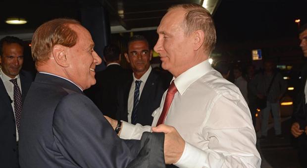 Berlusconi salta la convention Azzurra: deve volare da Putin per il compleanno