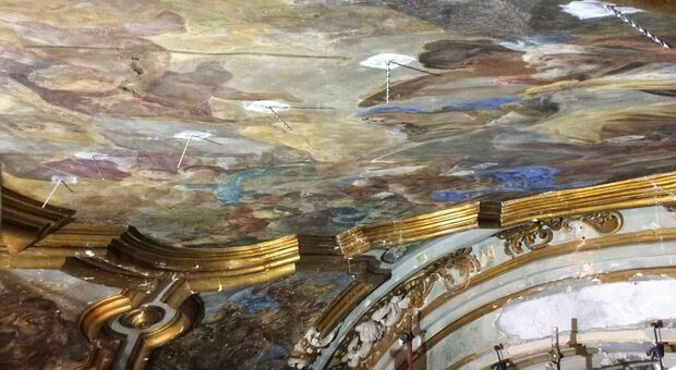 Napoli, salvati gli affreschi di Solimena nella chiesa del '600