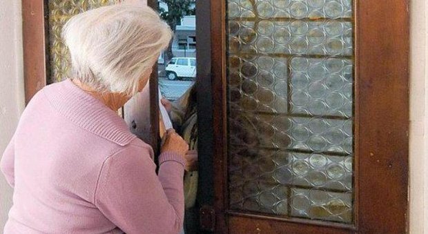 Milano, truffe agli anziani, quattro arresti: così prosciugavano i conti dei pensionati