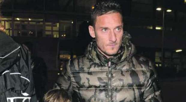 Violetta in concerto, tutti pazzi per Totti: il capitano sottrae lo scettro alla superstar argentina
