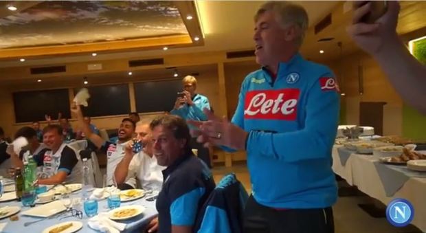 Karaoke Napoli, Ancelotti a cena canta «‘O surdato ‘nnammurato»
