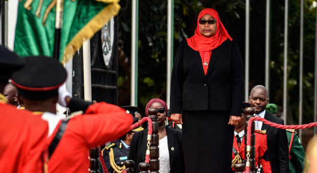 Tanzania: eletta la prima donna presidentessa dopo la morte del presidente negazionista morto di Covid