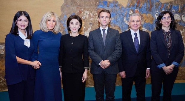Parigi, il Presidente Macron e il Presidente dell’Uzbekistan Mirziyoyev inaugurano due splendide mostre sull’Uzbekistan