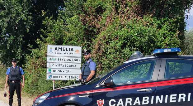 Amelia, fugge all'alt dei carabinieri perchè guida un'auto sotto sequestro