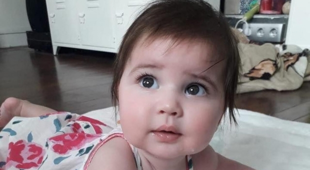Bimba di 6 mesi non smette di piangere, baby sitter non la sopporta e la uccide