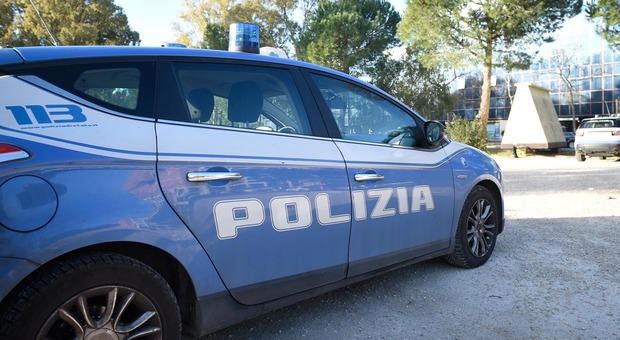 Guardia giurata uccisa in un'area di sosta dell'autostrada A1 a Modena: la polizia indaga nel mondo della prostituzione