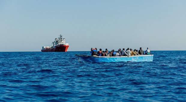 Migranti, sbarchi più che raddoppiati: controlli bucati dai barchini