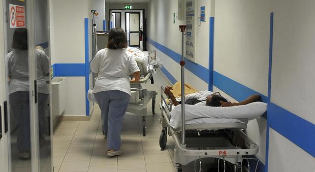 Sonia, 46 anni, sente male alla schiena e va in ospedale. Dimessa: muore dopo 24 ore