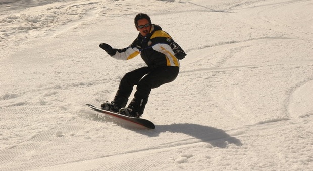 Malore al volante, maestro di sci muore a 52 anni sotto gli occhi della fidanzata