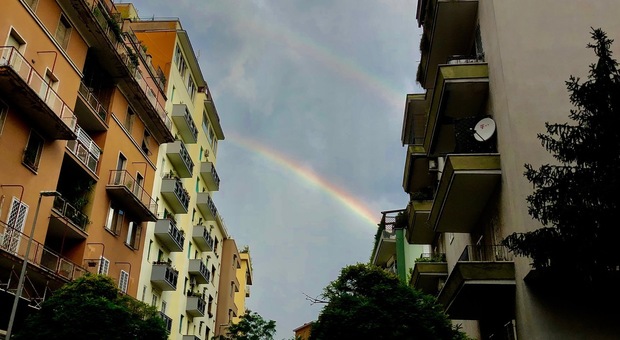 Doppio arcobaleno dopo il temporale a Roma (Foto Francesco Toiati)