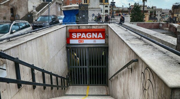 Covid, Roma: nel fine settimana chiuse metro Spagna, Flaminio e controlli della polizia a cavallo