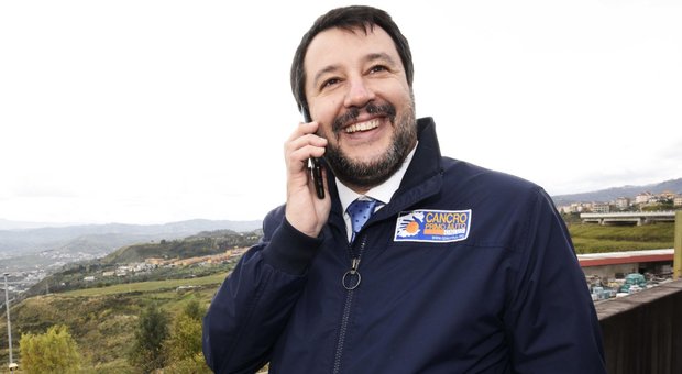Valanga Johnson nel Regno Unito, esultano Salvini e Meloni. Renzi: «Sinistra radicale fa vincere la destra»