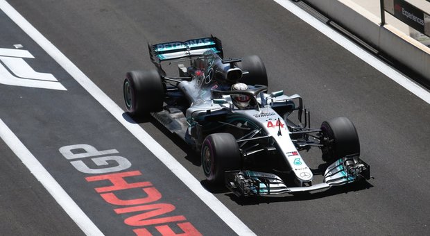 Formula 1, Hamilton vola nelle seconde libere. Ferrari lontane