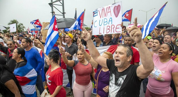 Cuba, ancora proteste contro il governo: più di cinquemila le persone arrestate