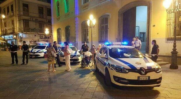 immagine Nocera Inferiore, colto da un malore in strada, salvato da un passante e un vigile urbano