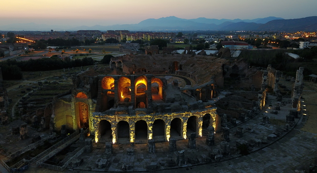 «Antica Capua di Notte», l'anfiteatro entra in Campania by Night