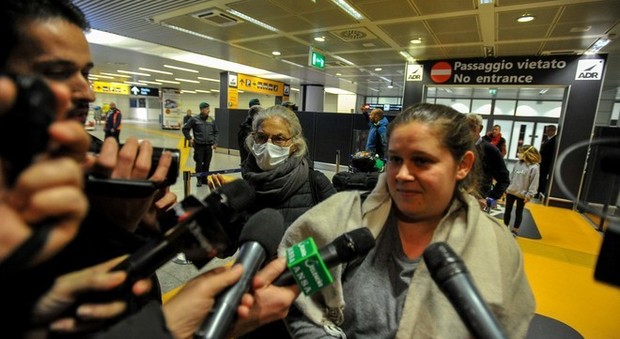 Coronavirus, rientrati gli italiani respinti a Mauritius: «Segregati sull'aereo»