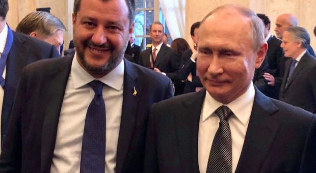 Matteo Salvini e Vladimir Putin alla cena del 4 luglio scorso a Villa Madama
