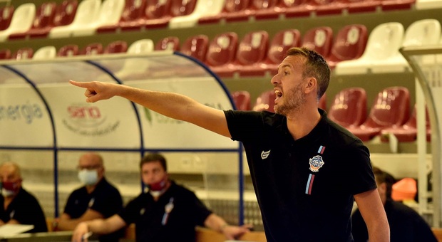 Il coach Gabriele Ceccarelli (foto Meloccaro)