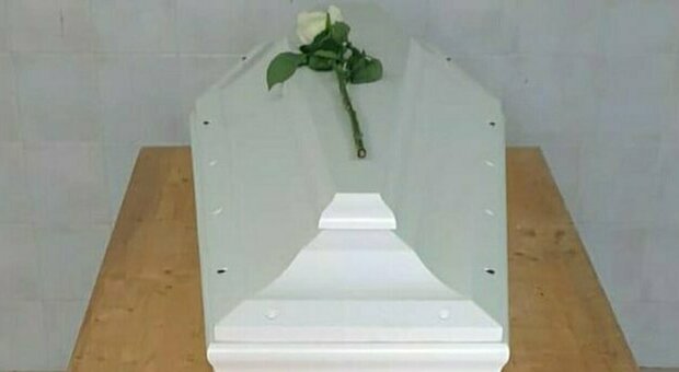 Neonata sepolta viva inizia a piangere durante il funerale