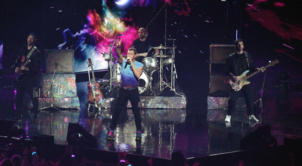 Coldplay nella bufera: «Idioti del greenwashing». La replica della band