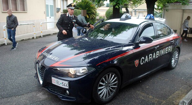 Roma, uomo di 38 anni muore dopo aver accusato un malore: i carabinieri indagano