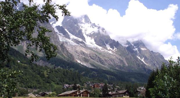 Monte Bianco, dal 2019 servirà un permesso per salire