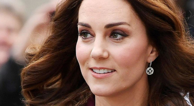 Kate Middleton, il messaggio segreto alla regina Elisabetta: «Ha messo quegli orecchini...»