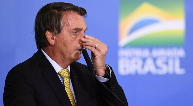 Bolsonaro sarà processato per diffusione di fake news durante le elezioni: rischia 8 anni di interdizione dai pubblici uffici