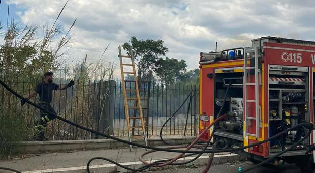 Roma, incendio coinvolge due auto a Casal Bertone