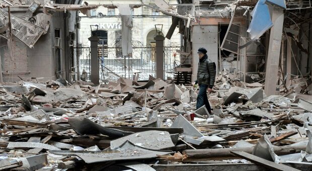 Ucraina, la guerra danneggia anche la camorra: il contrabbando di sigarette dall'Est Europa interrotto dalle bombe