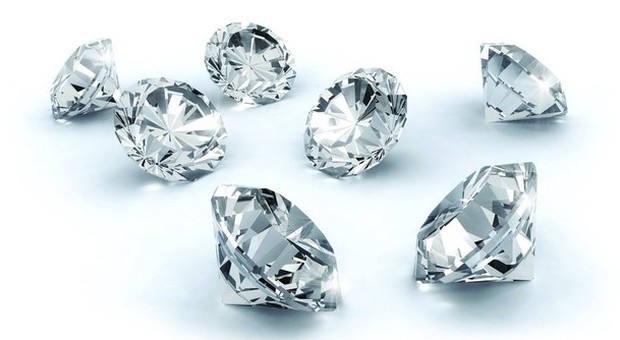 Commerciante di diamanti smaschera truffatore e lo fa arrestare
