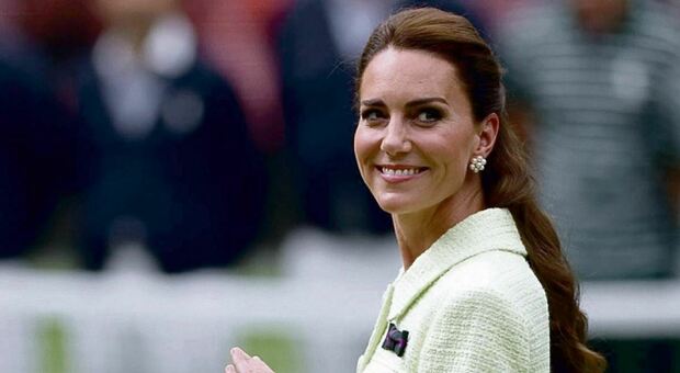 «Kate Middleton indossa troppi gioielli low cost», la frecciata alla principessa scatena i social. Orecchini e collane, tutti i bijoux di Kate
