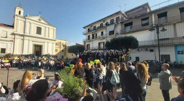 Musica, recital e zaini benedetti: festa dell’accoglienza a San Gennarello