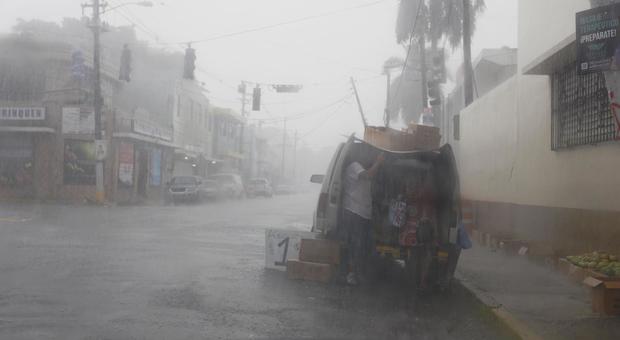 Uragano Irma alle Antille: Macron: «Prime vittime, bilancio crudele». Venti a 295 orari, trema la Florida