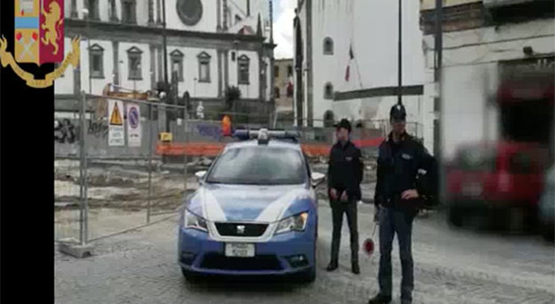 Napoli, maxirissa tra italiani e stranieri con coltelli, bottiglie e mazze: sei arresti
