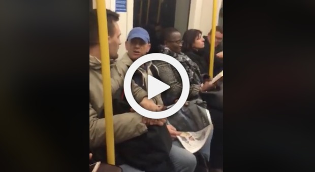 "Tornatene nella giungla", insulti razzisti a un italiano in metro a Londra: le immagini