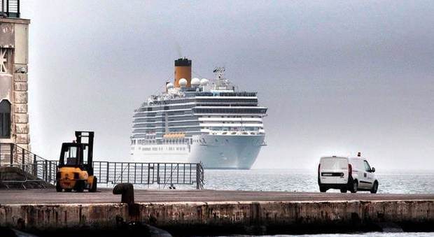 Nebbia a Venezia navi da crociera dirottate al porto di Trieste