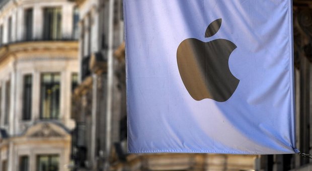 Apple da record, vale 1.000 miliardi di dollari: è la prima società al mondo