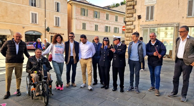 Le delegazioni di Foligno e Perugia ieri mattina in piazza della Repubblica Foligno per il sopralluogo del Giro