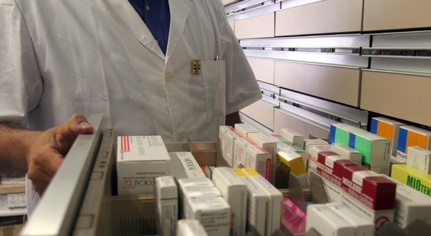 Gli italiani consumano sempre più farmaci: uno su tre a carico del cittadino