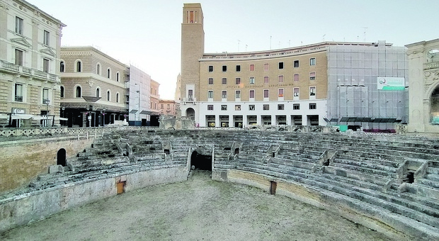 Archeologia, restyling per l'anfiteatro romano: reperti in mostra e illuminazione a piazza Sant'Oronzo