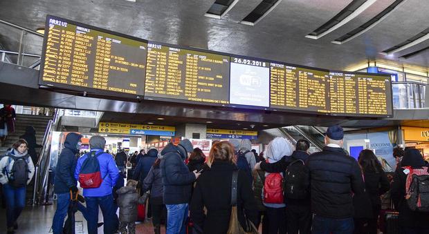 Neve a Roma, metro rallentata e treni in tilt: ritardi superiori alle tre ore, molte corse cancellate