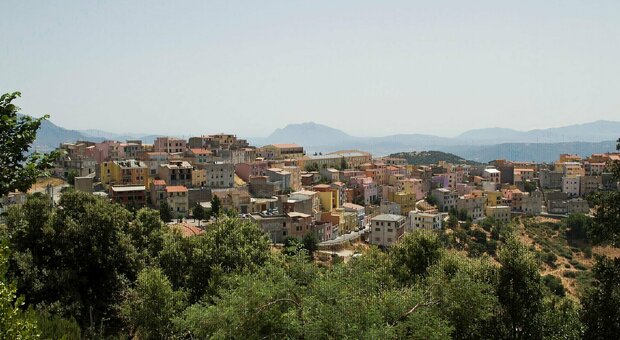 Sardegna, ben 4 comuni in semi-lockdown: il coronavirus continua a far paura sull'isola. Domenica record di contagi