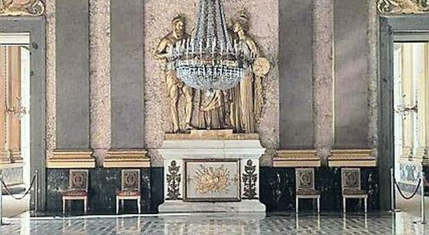Reggia di Caserta, in restauro gli sgabelli che introducono alla sala del Trono