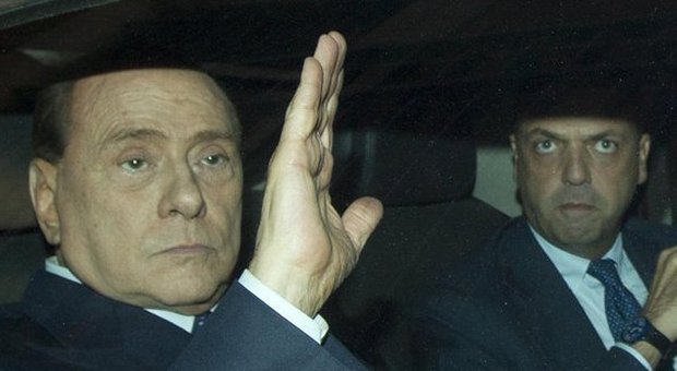 Berlusconi e Alfano (foto Claudio Peri - Ansa)