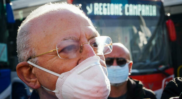 Vaccino Covid in Campania, De Luca annuncia: «Esaurite le scorte Pfizer, dobbiamo fermarci»