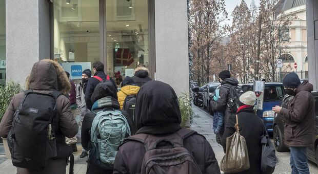 Tamponi, a Milano scoppia il caos. La rabbia dei medici: «Situazione ingestibile»