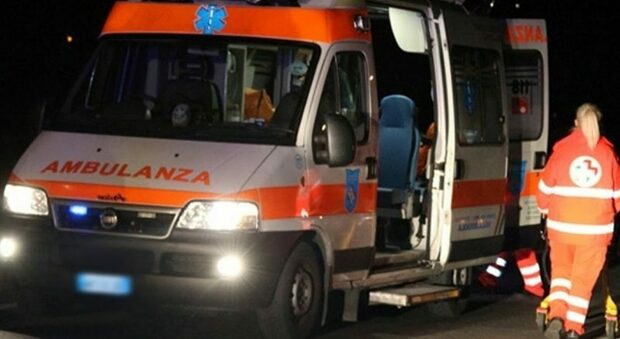 Porto Recanati, scontro tra auto sulla Statale: due feriti, uno portato a Torrette